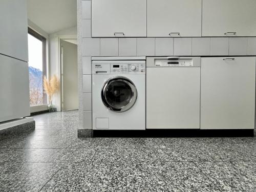  Wohnung mit grossartiger Seesicht und Balkon in Spiez