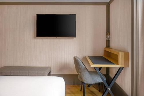 Single Room image 6