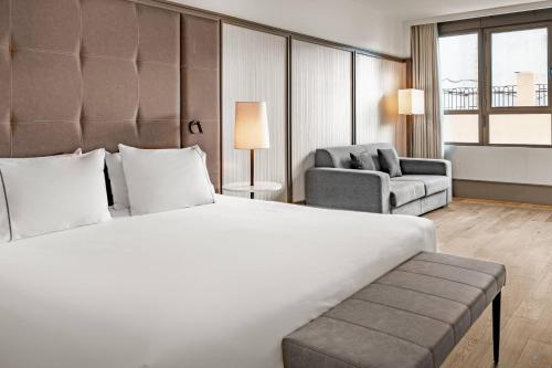 AC Hotel Avenida de America - image 5