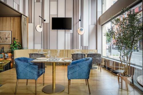 AC Hotel Avenida de America - image 11