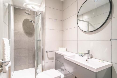 Stunning 2BED Flat in Central Location w Security 5