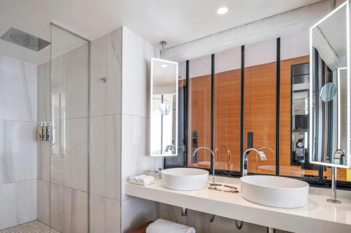 Renaissance Paris Republique Hotel & Spa - image 11