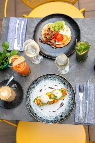 Renaissance Paris Republique Hotel & Spa - image 12