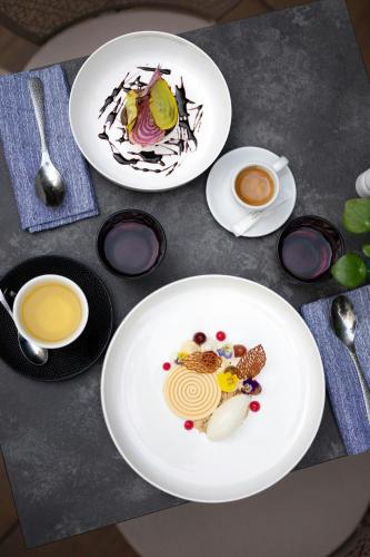 Renaissance Paris Republique Hotel & Spa - image 5