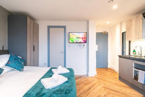 Modern Studio Apartment in Central Manchester - Tap to explore photos
