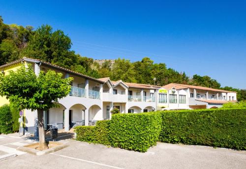 B&B Hôtel Villeneuve Loubet Village - image 13