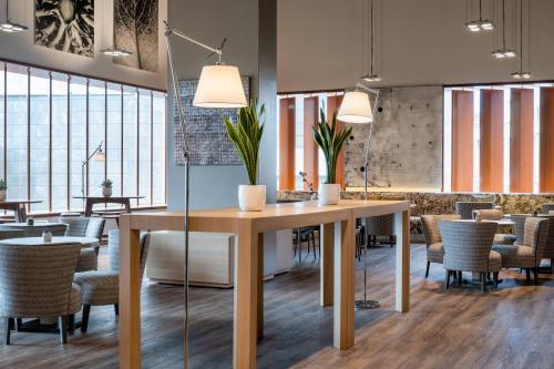 AC Hotel A Coruna - image 10