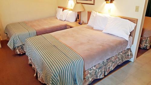 2 double beds