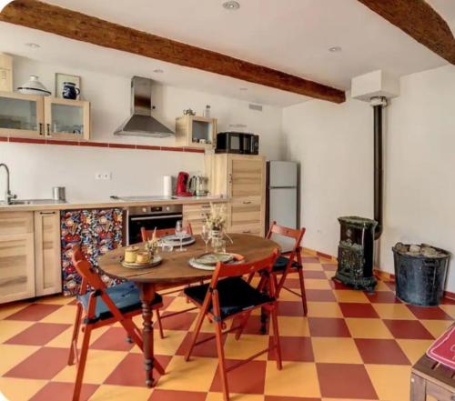 La maison aux volets bleus in Caunes-Minervois