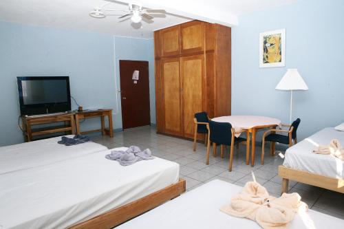 Quadruple Room image 10
