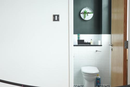 Beautiful 2 Bed City Centre - FREE Private Parking - Long Stay Rates Available, Leeds (foto 6)
