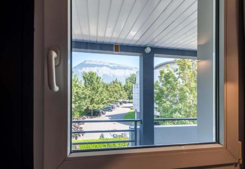 ทัศนียภาพ, B&B HOTEL Grenoble Universite 1 in กีรส์