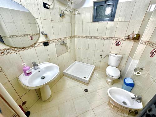 One-Bedroom Apartment image 8
