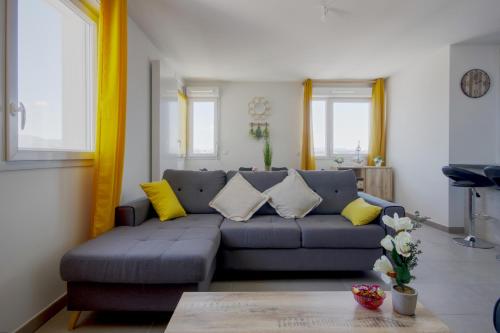 T3 Duplex avec parking et balcon a Euromed in Les Crottes
