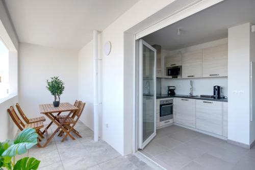 T3 Duplex avec parking et balcon a Euromed in Les Crottes