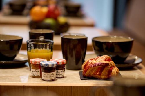 Food and beverages, 6 VH Hotel near Champs-Elysees Avenue