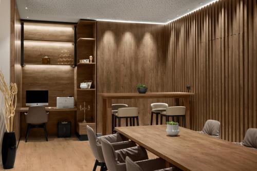 AC Hotel by Marriott Innsbruck - image 2