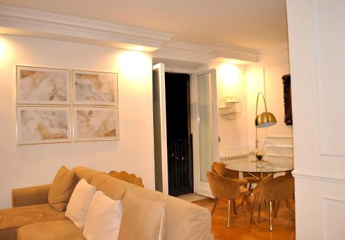 Colosseum Panorama Penthouse with Terrace by Hostand, Rom (Foto 2)