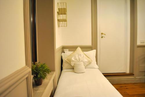 Colosseum Panorama Penthouse with Terrace by Hostand, Rom (Foto 6)