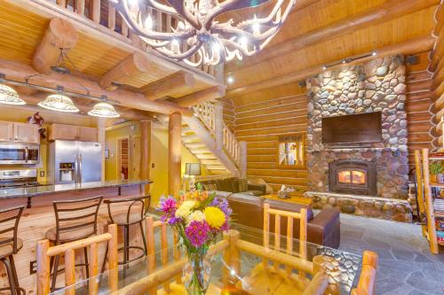 Secluded Traverse City Retreat 11 Mi to Downtown! in Traverse City, USA