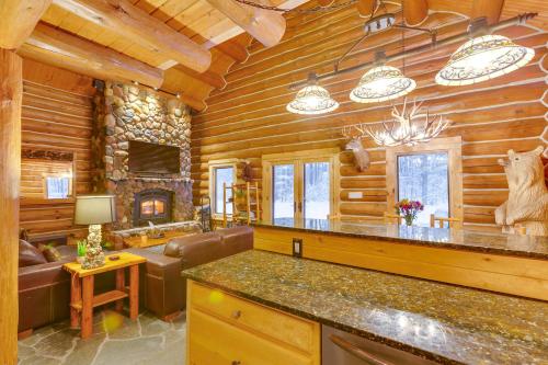 Secluded Traverse City Retreat 11 Mi to Downtown! in Traverse City, USA