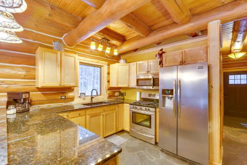 Secluded Traverse City Retreat 11 Mi to Downtown! in Traverse City, USA