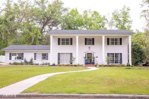 Coaches House - 2 miles from Ben Griffin Stadium