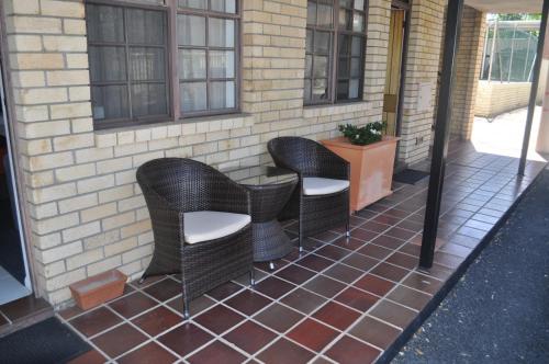 陽台/露台, 小鎮之居汽車旅館 (In Town Motor Inn) in 塔裏