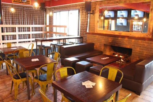 ผับ/เลาจน์, อัลไพน์ รีทรีต (Alpine Retreat) in เมาท์บัตเลอร์