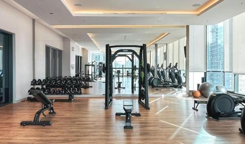 New Cosy 1BR with Pool and Gym in City Centre - image 3