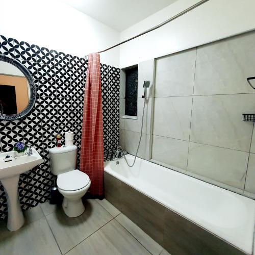 Shower, Effortless Budget Apartment Southernwood in Arcadia