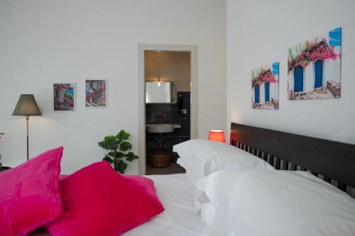 Double Room with Balcony image 10