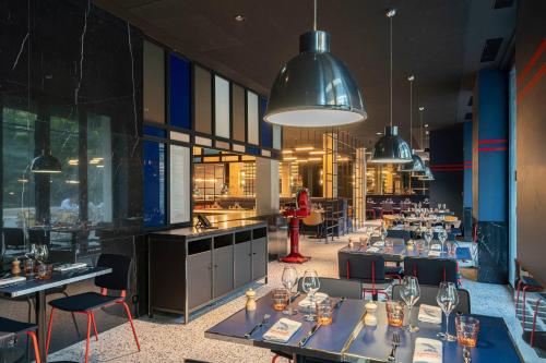 مطعم, فندق وسبا لا كازيرن تشانزي، أوتوجراف كوليكشن (La Caserne Chanzy Hotel & Spa, Autograph Collection) in ريمس