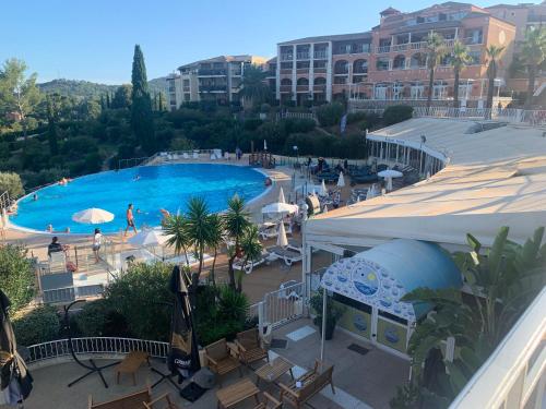 CAP ESTEREL studio 4 pers equipe, belle vue Golf, centre village PIERRE & VACANCES , PARKING inclus  in Saint-Raphael