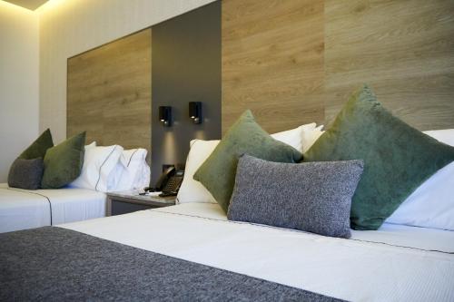 Twin Room image 2