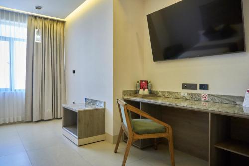 Twin Room image 4
