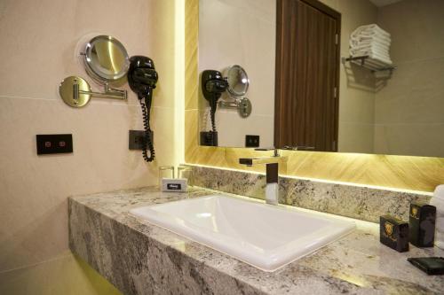 Twin Room image 8