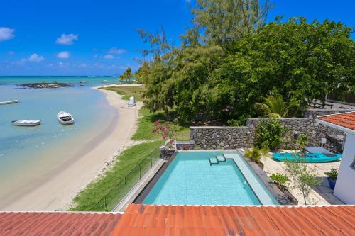 Villa LAGON Bleu, waterfront, private pool, 4 bedrooms en-suite