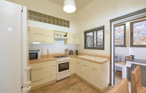 Villa LAGON Bleu, waterfront, private pool, 4 bedrooms en-suite