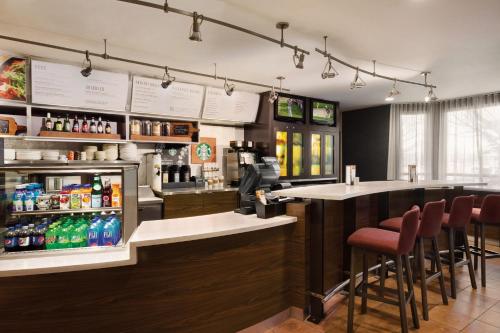 Courtyard by Marriott Topeka - image 6