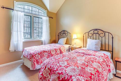 Boulder Lake Access Townhome with Deck! Boulder Lake Access Townhome with Deck!