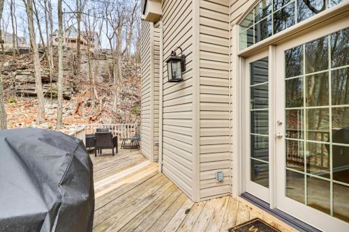 Boulder Lake Access Townhome with Deck! Boulder Lake Access Townhome with Deck!