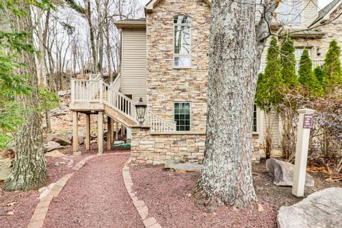 Boulder Lake Access Townhome with Deck! Boulder Lake Access Townhome with Deck!