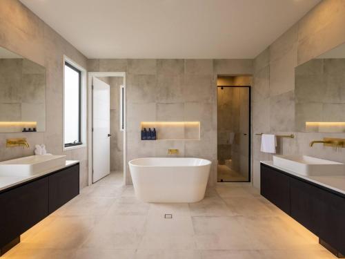 Modern 5BR with Pool Scenic Views and Private Cinema