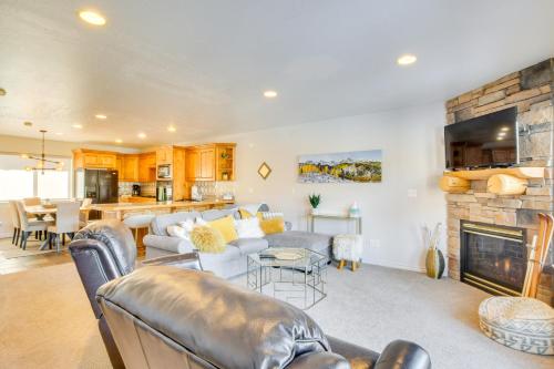 6 Mi to Powder Mtn with Shuttle Cozy Eden Condo!