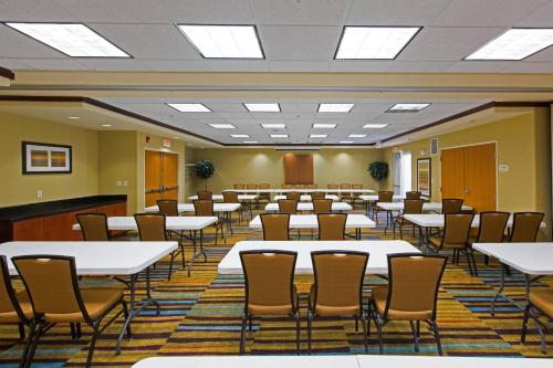 Fairfield Inn & Suites Toledo North - image 11