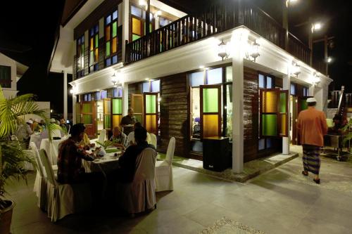A szálláshely kívülről, The Manor Beach Resort in Kampung Raja (Terengganu)