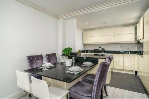 Luxurious Spacious 2 bed w Terrace, Londyn