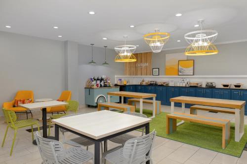 Spark by Hilton Evansville East, IN near Evansville Regional Airport