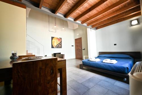 1 queen bed, 2 twin beds
